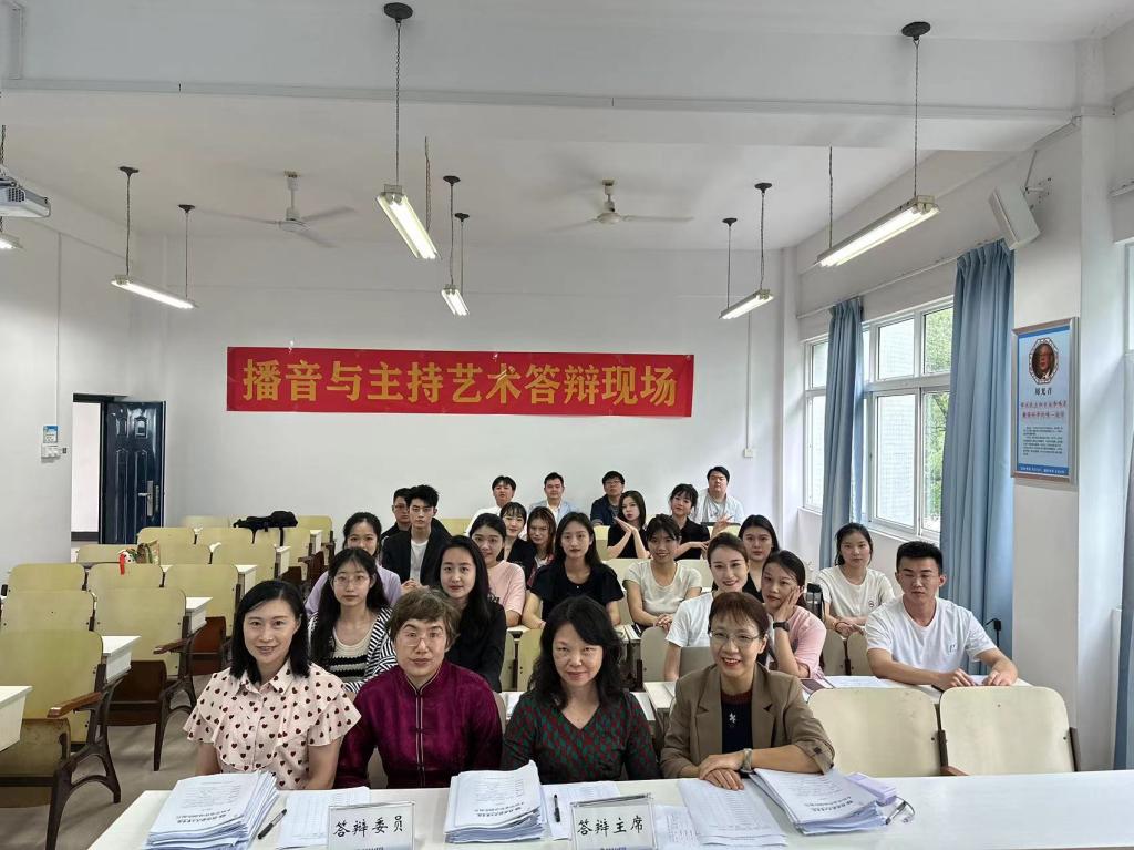 说明: F:\williamhill体育\经理助理工作\1 williamhill威廉体育\行政工作\公司组织开展2023届播音与主持艺术专业毕业设计（论文）答辩工作\2023.5.25：播音专业毕业答辩新闻\mmexport1685003749066.jpg
